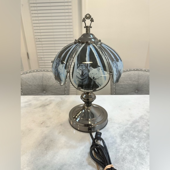 ORE International K320 Glass Wolf Scene Touch Lamp, Satin Nickel - Picture 3 of 5